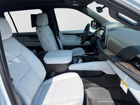 New 2026 Chevrolet Suburban Premier AWD/4WD image 13