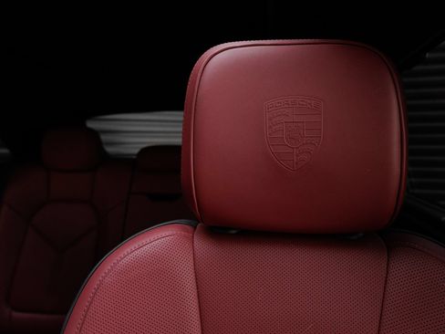 Certified 2023 Porsche Macan S AWD/4WD image 15