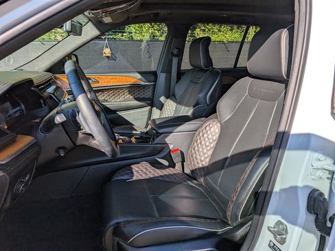 Used 2023 Jeep Grand Cherokee Summit image 31