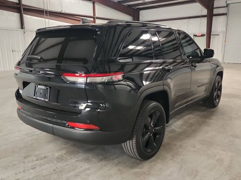 Used 2024 Jeep Grand Cherokee Limited w/ Black Appearance Package RWD image 5