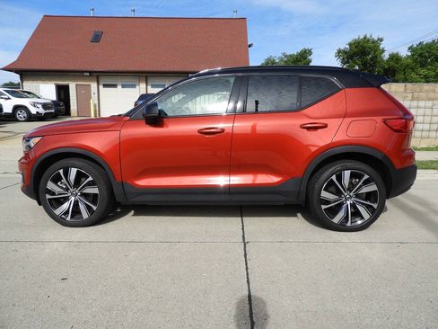Used 2021 Volvo XC40 P8 Recharge w/ Advanced Package AWD/4WD image 7