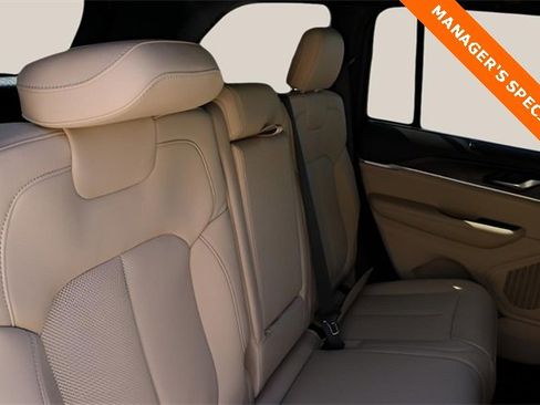 New 2025 Jeep Grand Cherokee Limited w/ Luxury Tech Group II image 18