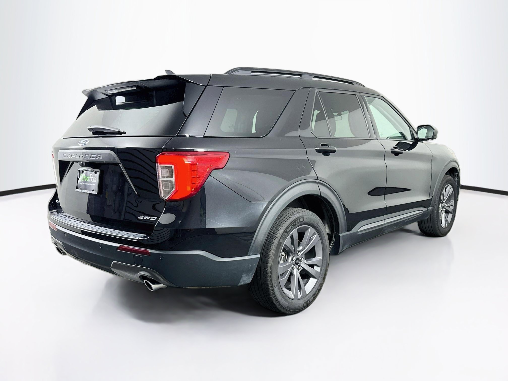 Used 2024 Ford Explorer XLT w/ Equipment Group 202A AWD/4WD image 9