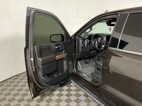 Used 2019 Chevrolet Silverado 1500 High Country w/ Technology Package AWD/4WD image 19