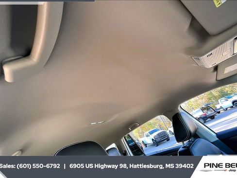 Used 2024 Volkswagen Atlas SE image 16