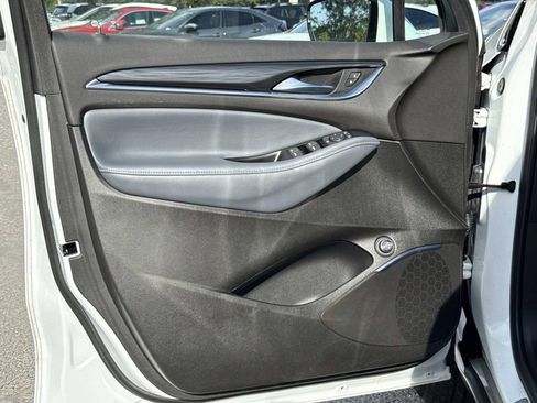 Used 2023 Buick Enclave Essence image 22