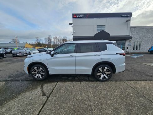 New 2026 Mitsubishi Outlander SEL image 8