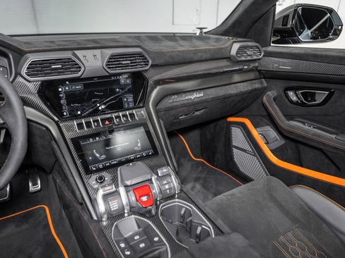 Used 2024 Lamborghini Urus Performante image 32