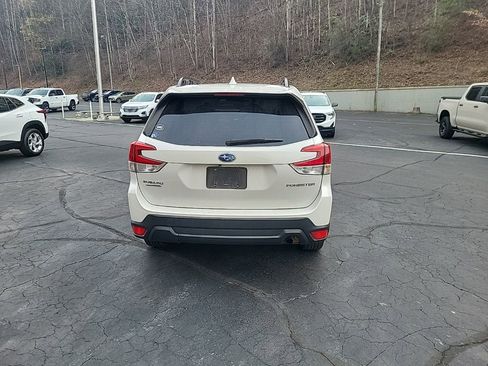 Used 2023 Subaru Forester Premium image 8