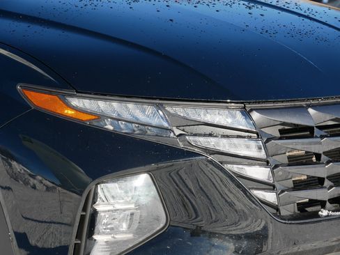 Used 2023 Hyundai Tucson SE image 16