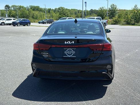 Used 2023 Kia Forte LXS w/ LXS Technology Package FWD image 6