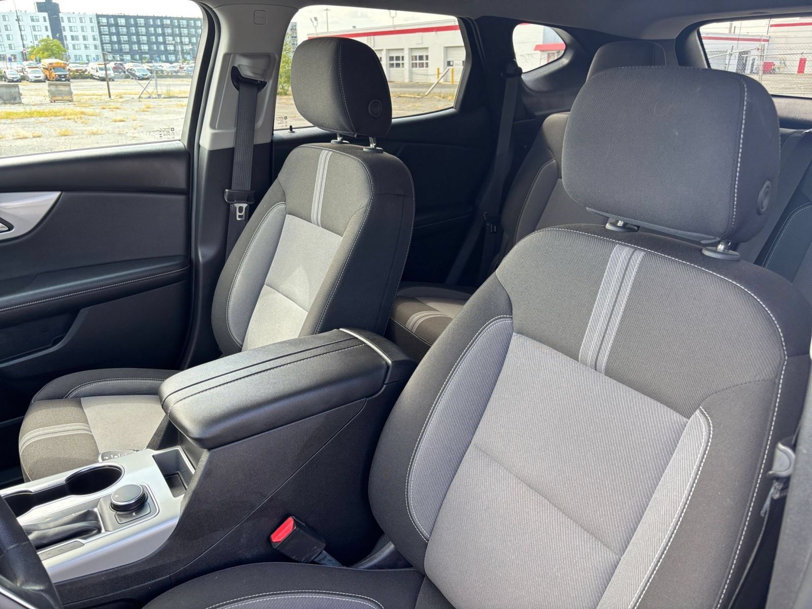 Used 2025 Chevrolet Blazer LT FWD image 34