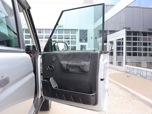 Used 2004 Land Rover Discovery SE image 40