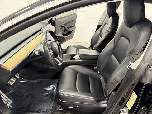 Used 2019 Tesla Model 3 Standard Range image 11
