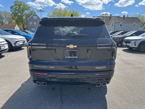 New 2026 Chevrolet Traverse High Country w/ LPO, Floor Liner Package AWD/4WD image 4