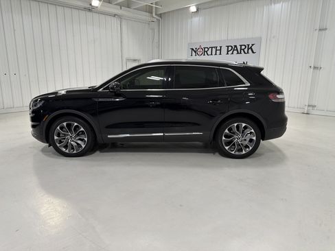 Used 2022 Lincoln Nautilus Reserve FWD image 2