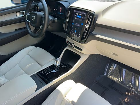 Used 2025 Volvo XC40 B5 Ultra w/ Climate Package AWD/4WD image 14