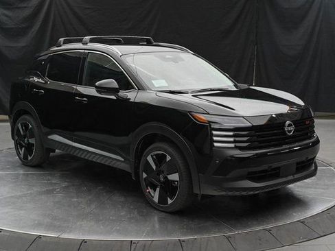 New 2025 Nissan Kicks SR image 2