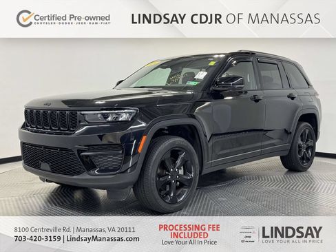 Used 2024 Jeep Grand Cherokee Altitude AWD/4WD image 5