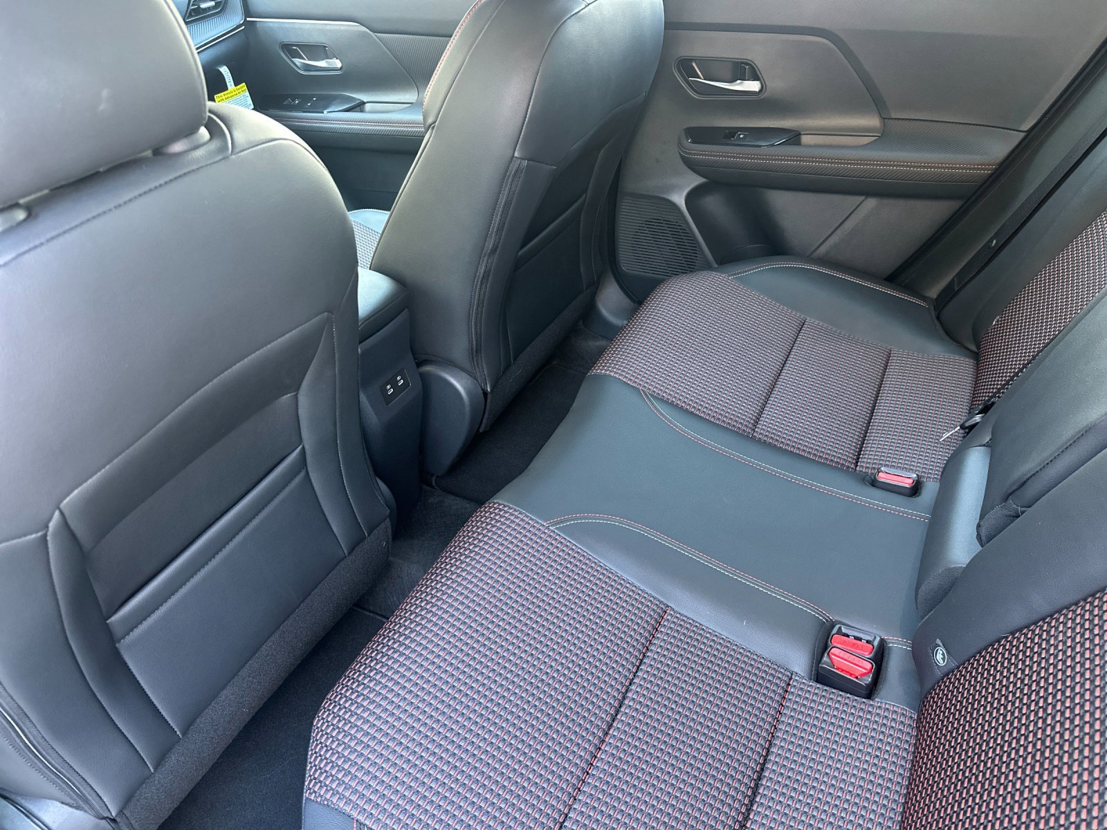 Used 2025 Nissan Kicks SR w/ SR Premium Package AWD/4WD image 12