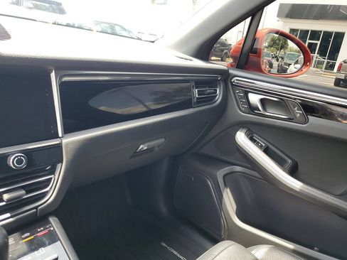 Used 2025 Porsche Macan AWD/4WD image 23