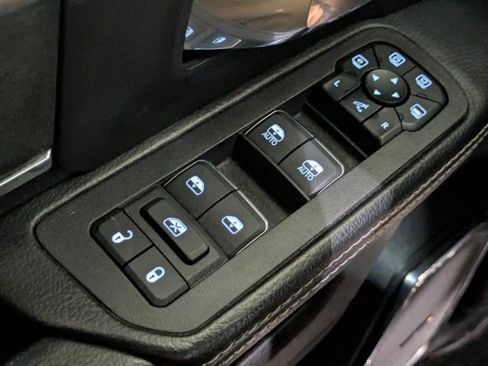 Used 2025 RAM 2500 Laramie AWD/4WD image 23