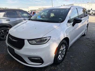 Used 2024 Chrysler Pacifica Touring-L