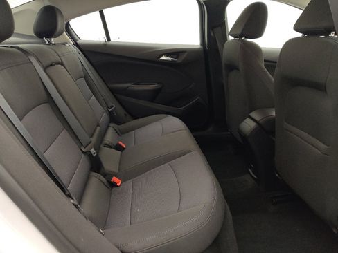 Used 2018 Chevrolet Cruze LT FWD image 19