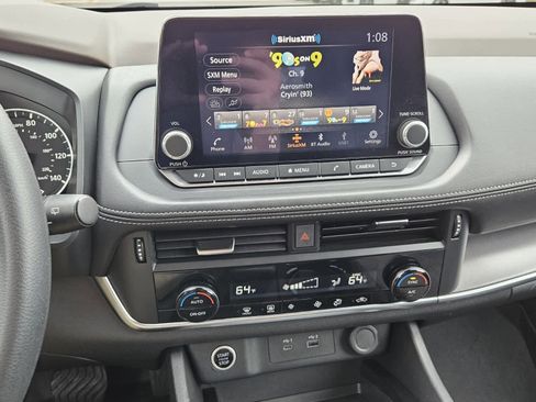 Used 2023 Nissan Rogue SV image 8