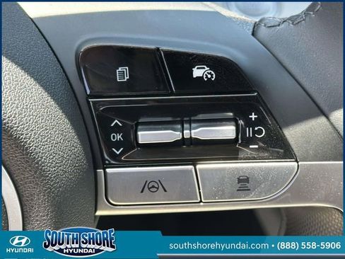 Certified 2025 Hyundai Elantra Limited FWD image 24