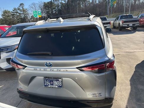 Used 2024 Toyota Sienna Platinum image 21