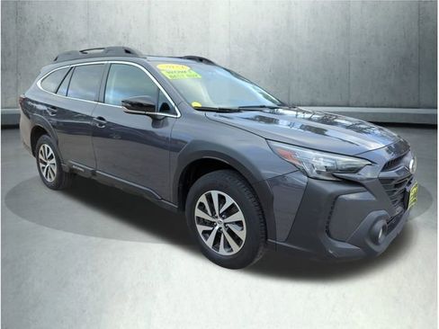 Used 2023 Subaru Outback Premium image 9