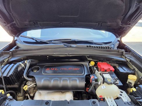 Used 2018 Jeep Renegade Latitude FWD image 21