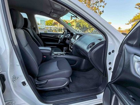 Used 2019 Nissan Pathfinder S image 16