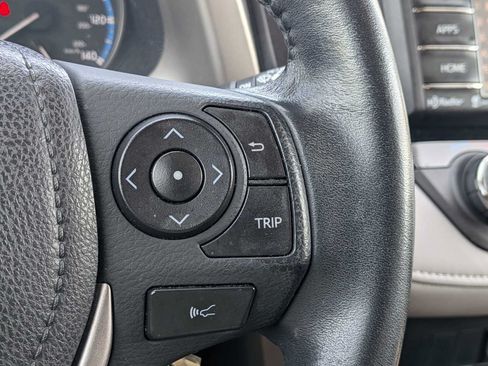 Used 2017 Toyota RAV4 XLE AWD/4WD image 25