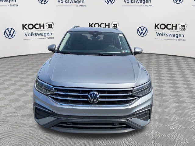 Used 2023 Volkswagen Tiguan SE FWD image 2