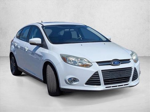 Used 2014 Ford Focus SE w/ SE Sport Package image 3