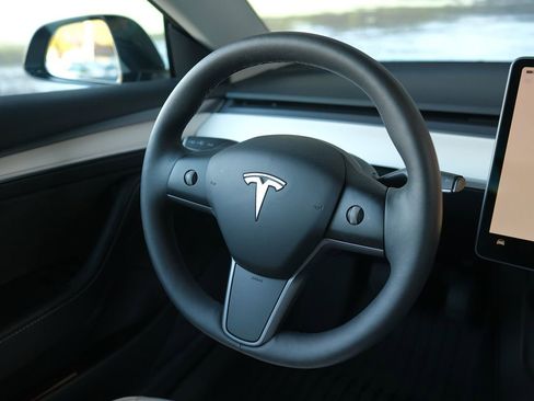 Used 2023 Tesla Model 3 Standard Range image 44
