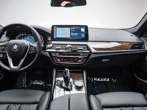Certified 2023 BMW 530e RWD image 13