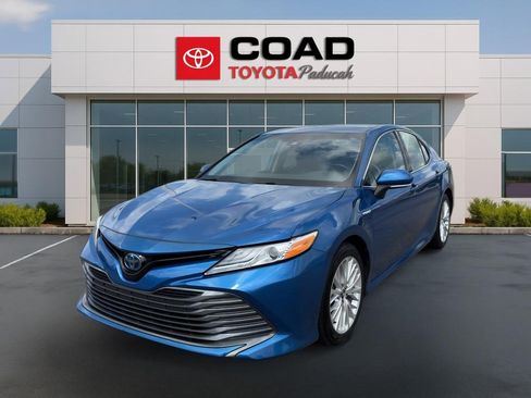 Used 2020 Toyota Camry XLE FWD image 1