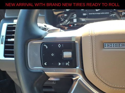 Used 2023 Land Rover Discovery Metropolitan Edition AWD/4WD image 18