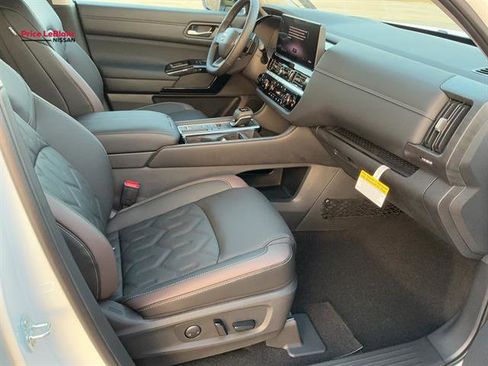 New 2026 Nissan Pathfinder Platinum FWD image 43
