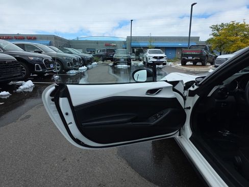 Used 2025 MAZDA MX-5 Miata Club RWD image 9