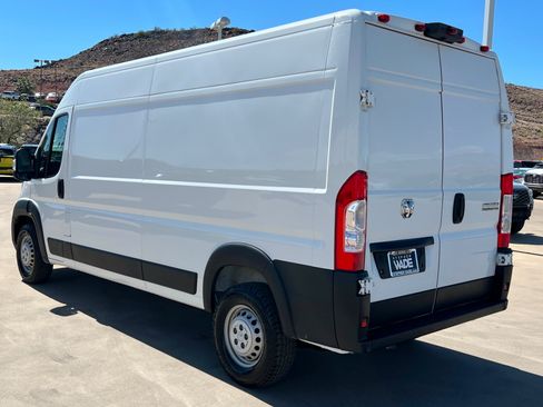 Used 2024 RAM ProMaster 2500 w/ Convenience Group FWD image 3