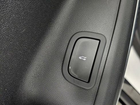 Used 2025 Buick Enclave Sport Touring w/ Super Cruise Package FWD image 37