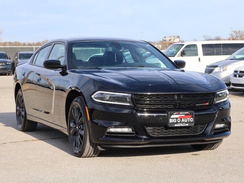 Used 2022 Dodge Charger SXT w/ Blacktop Package image 4