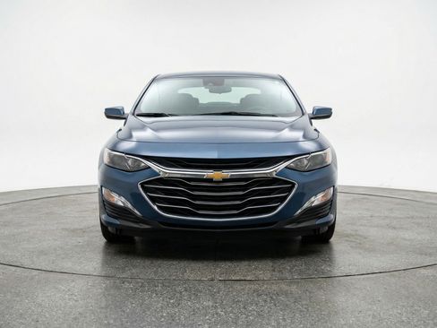 Used 2024 Chevrolet Malibu LT image 2