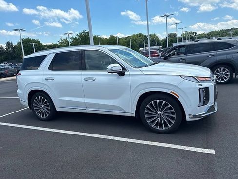 Used 2023 Hyundai Palisade Calligraphy w/ Winter Package AWD/4WD image 4