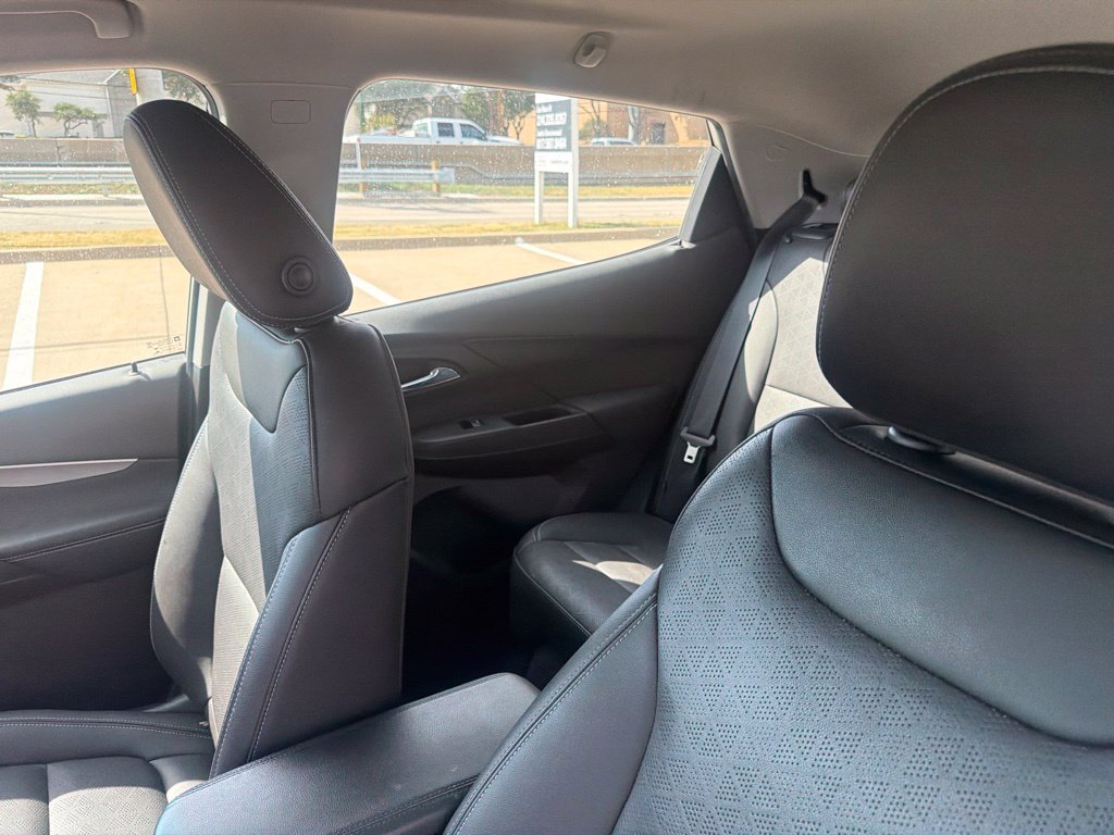Used 2022 Chevrolet Bolt LT w/ Infotainment Package FWD image 23