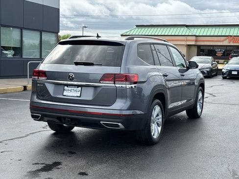 Used 2023 Volkswagen Atlas SE w/ Panoramic Sunroof Package FWD image 3